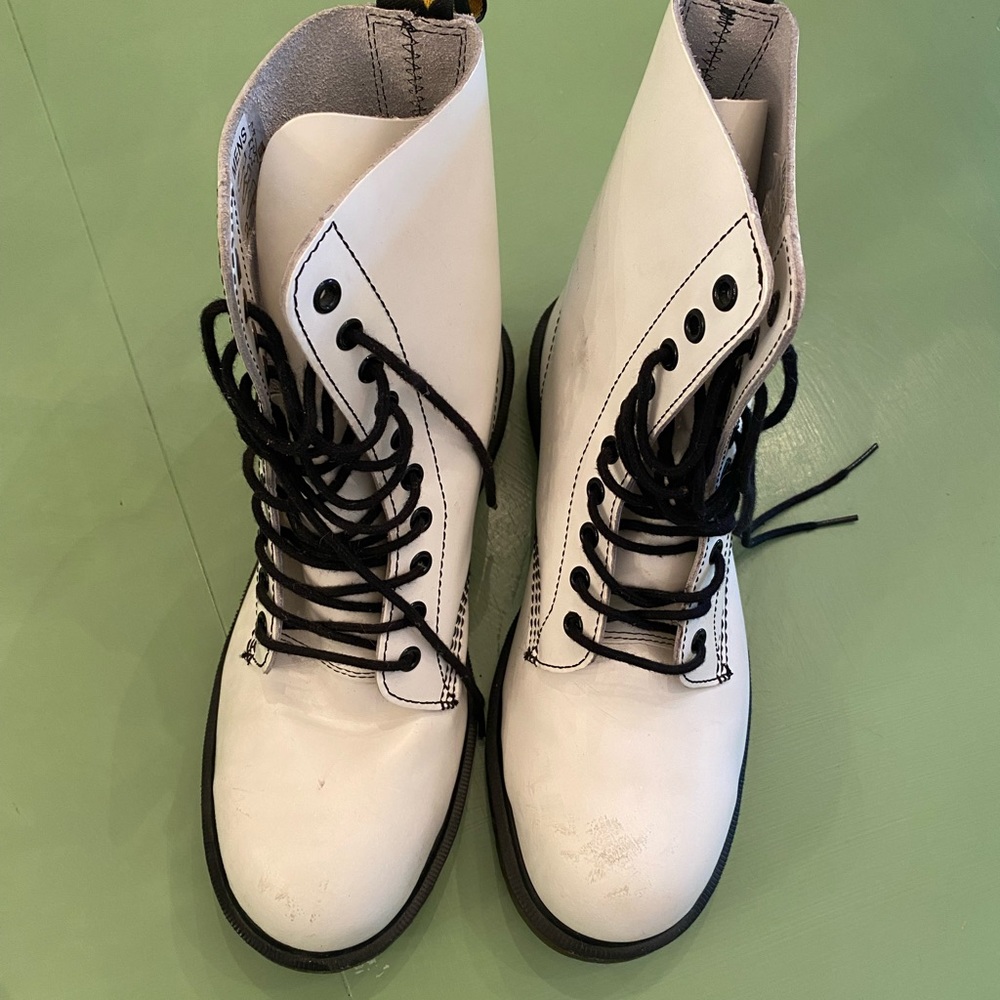 white doc martens - Picture 4 of 5
